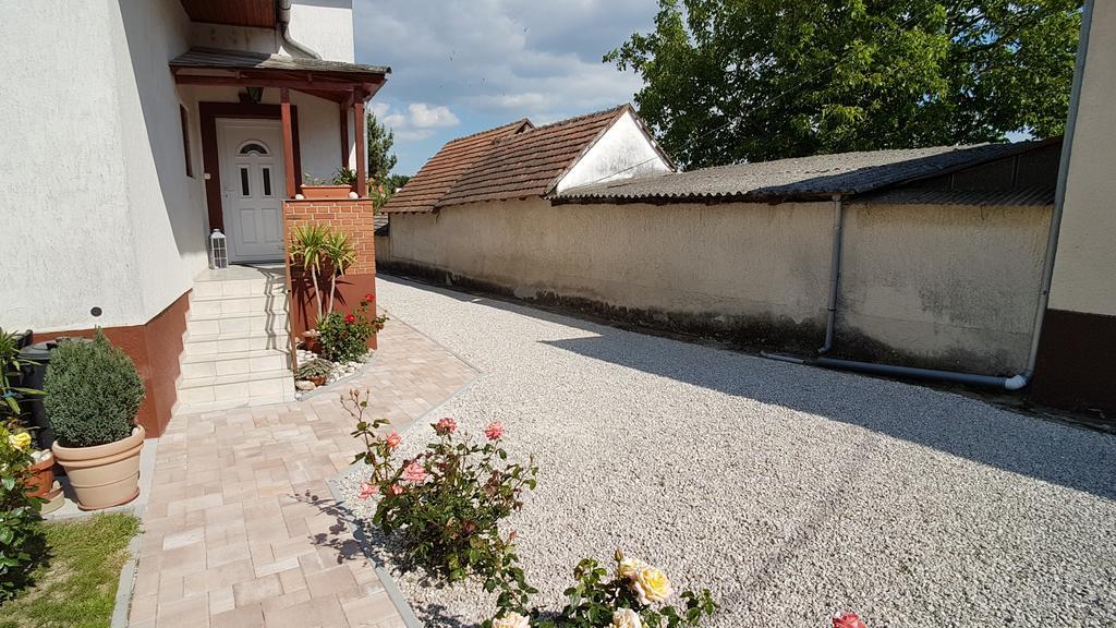 Villa Nora Heviz Exterior photo